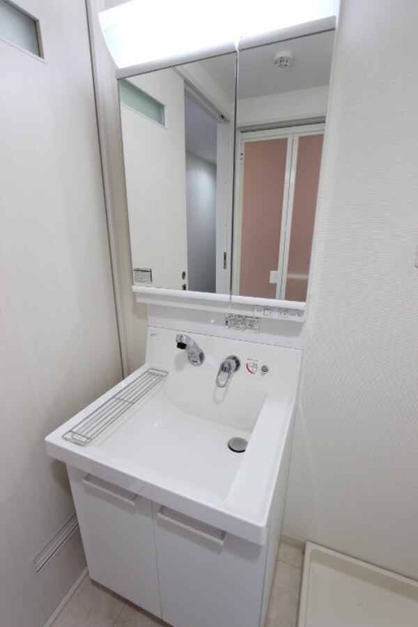 洗面・脱衣所(※別の号室の参考写真になります。)