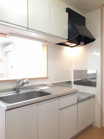物件内観写真5　(コンパクトなキッチンで掃除もラクラク)