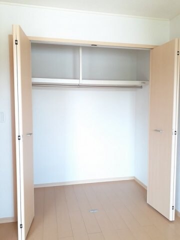 物件内観写真10　(収納スペース豊富です)