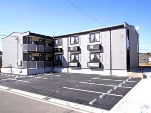 レオパレス緑が丘外観写真