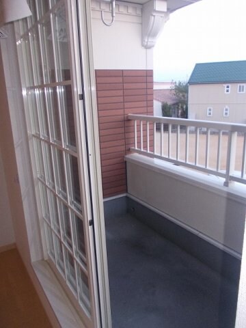 物件内観写真13　(バルコニーからの眺めを楽しみながら食事をしませんか)