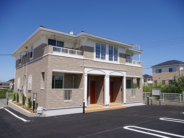 物件外観写真1　(落ち着いた雰囲気の外観です)