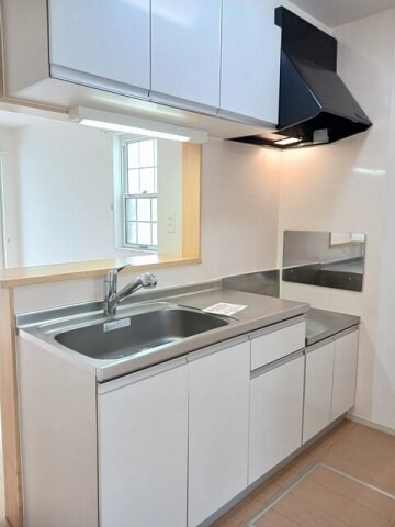 物件内観写真5　(コンパクトなキッチンで掃除もラクラク)