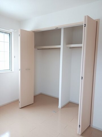 物件内観写真10　(収納スペース豊富です)