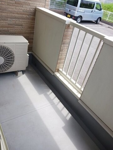 物件内観写真12　(落ち着いた時間を過ごせるバルコニーです)