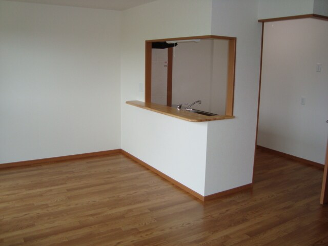 物件内観写真4　(リビング)