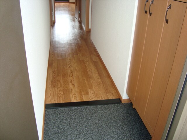 物件内観写真8　(玄関)