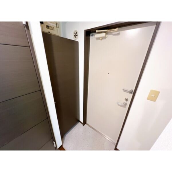 玄関(室内写真は別部屋の写真です。)