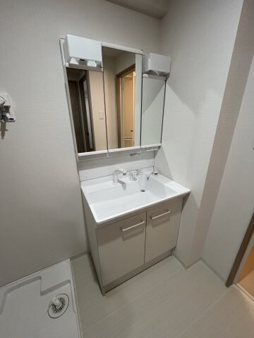 物件内観写真8　(同物件別号室の写真です。)