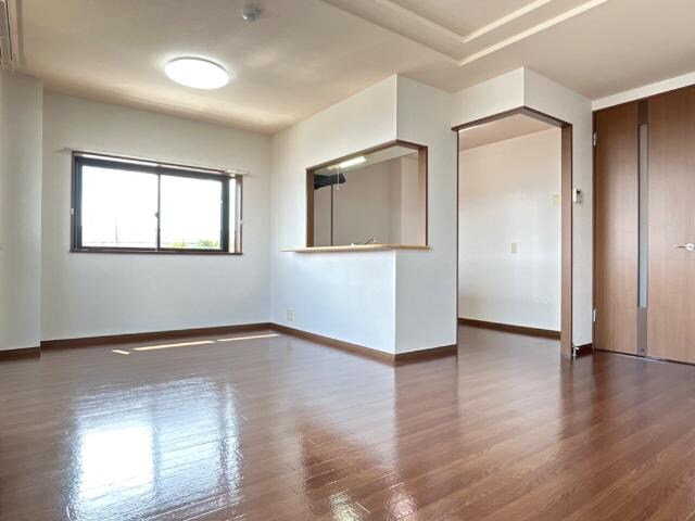 物件内観写真3　(リビング)