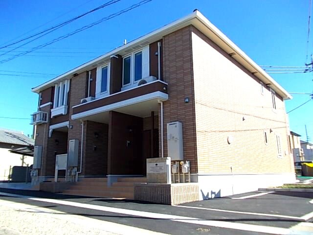 物件外観写真1　(落ち着いた雰囲気の外観です)