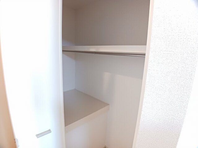 物件内観写真12　(便利な収納スペースです)