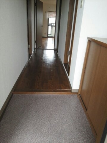 物件内観写真6　(シンプルで使いやすい玄関です)