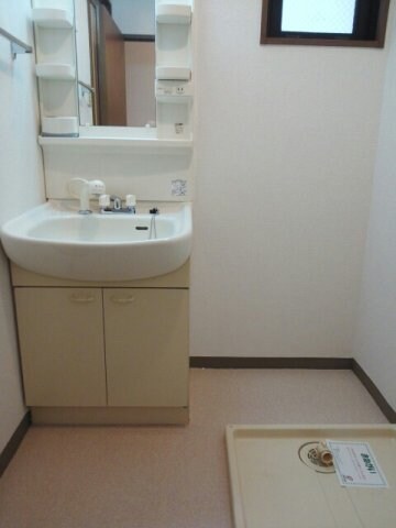 物件内観写真9　(スペースが確保できる洗面所です)