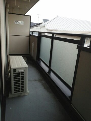 物件内観写真11　(開放的で明るい空間を演出してくれるバルコニーです)