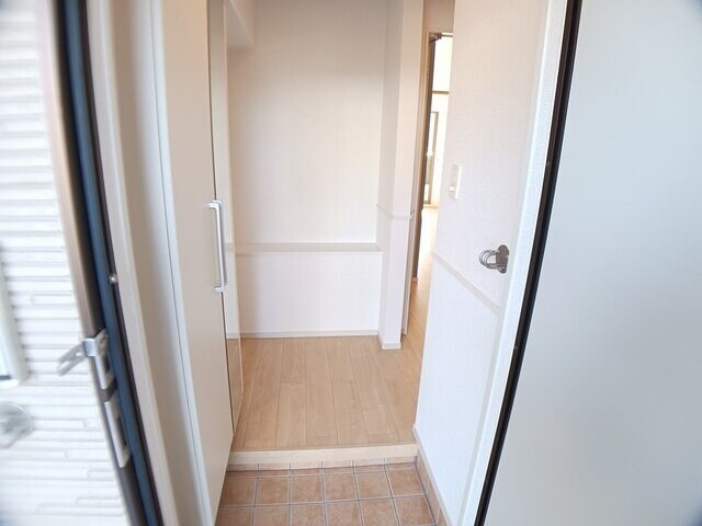 物件内観写真11　(落ち着いた玄関です)