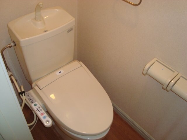 物件内観写真7　(シャワー付トイレ)