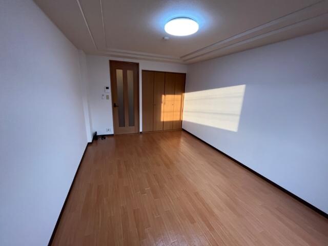 物件内観写真4　(洋室)