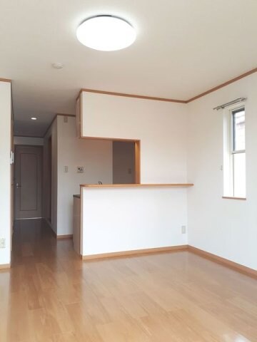 物件内観写真3　(ゆったりとしたリビングです)