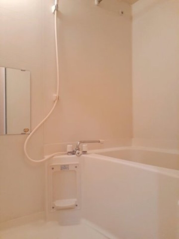 浴室(コンパクトで使いやすいお風呂です)