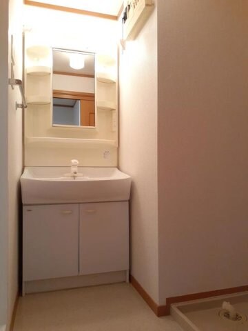 物件内観写真7　(脱衣スペースもあります)