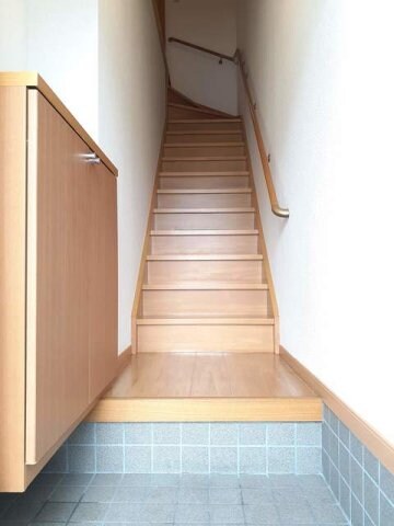 物件内観写真12　(きれいな玄関です)