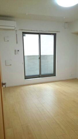 物件内観写真2　(使いやすいリビングです)