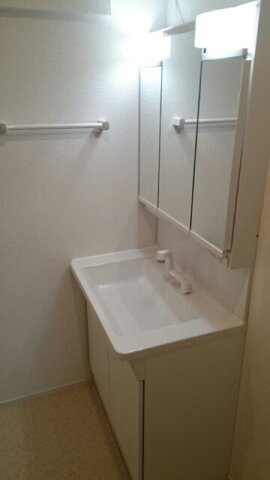 物件内観写真5　(使いやすい洗面所です)