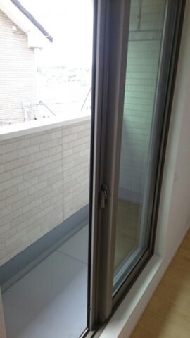 物件内観写真11　(暖かな日差しのふりそそぐバルコニー)