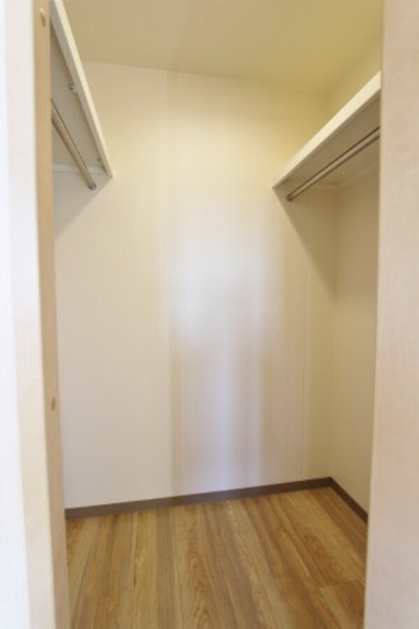 収納(※別部屋のお写真で、現況優先と致します。)