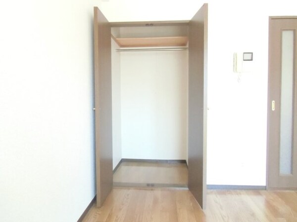 収納(他のお部屋の写真です)