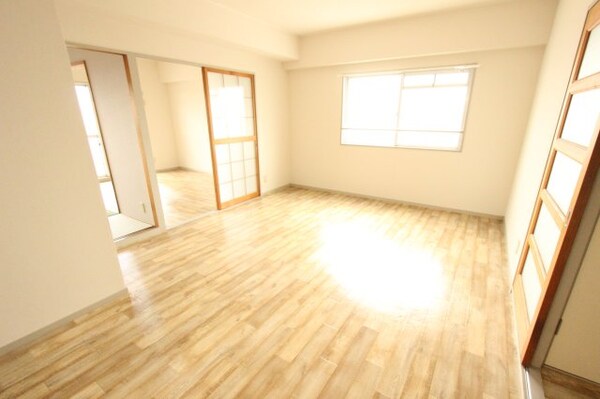 居室(他のお部屋の写真です)