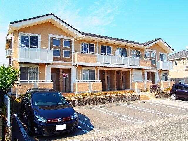 物件外観写真1　(外観は落ち着いています)