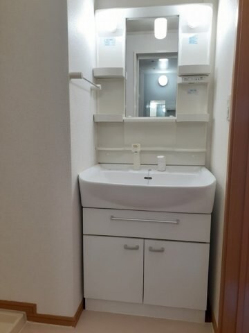 物件内観写真7　(スペースが確保できる洗面所です)