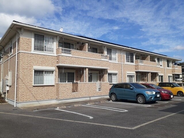 物件外観写真1　(外観もきれいです)