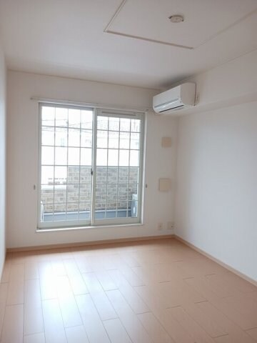 物件内観写真3　(リビングです)