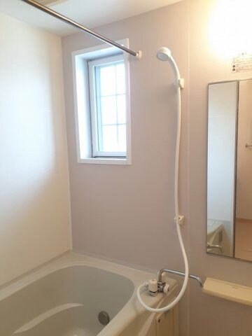 物件内観写真6　(落ち着いた空間のお風呂です)