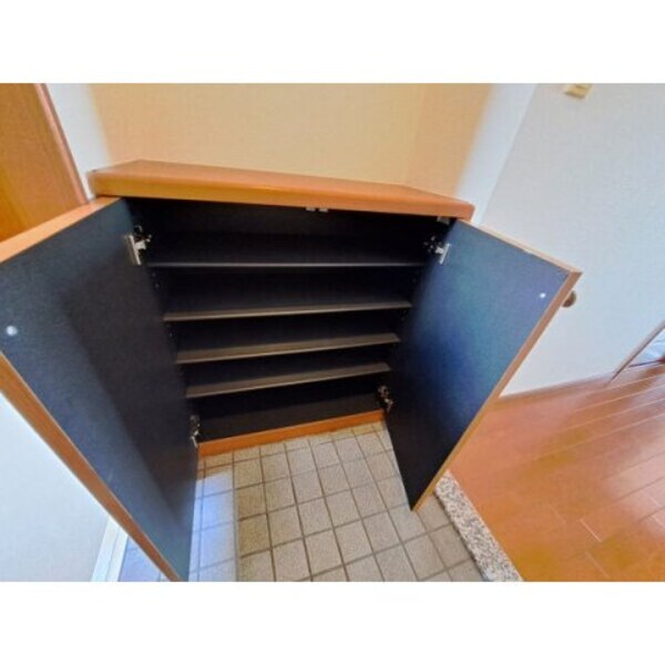 玄関(室内写真は別部屋の写真です。)