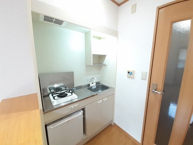 物件内観写真3　(コンパクトなキッチンで掃除もラクラク)