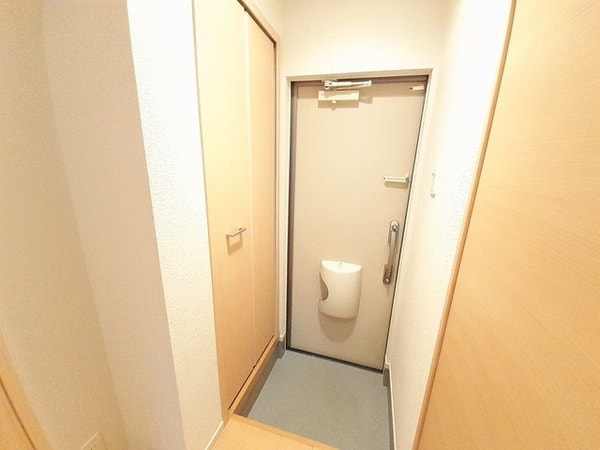玄関(毎日通る玄関はこちらです)