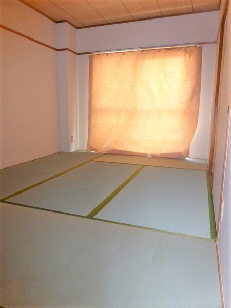 物件内観写真5　(南和室)