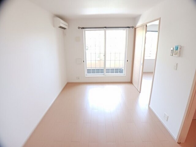 物件内観写真3　(使いやすい居間です)