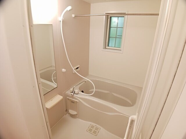 物件内観写真5　(コンパクトで使いやすいお風呂です)