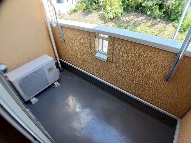 物件内観写真13　(お洗濯にも便利なバルコニー付き)