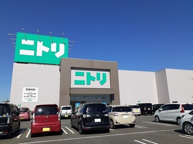 物件外観写真7　(ニトリ半田店まで1800m)