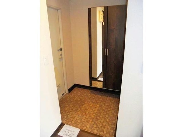 玄関(室内写真は別部屋の写真です。)