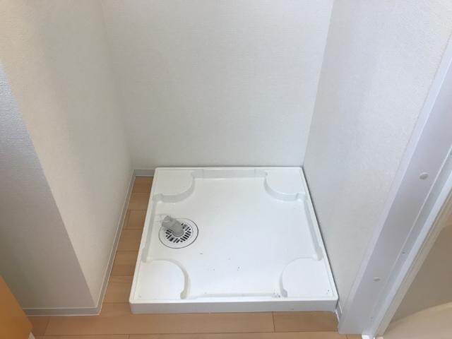 物件内観写真17　(洗濯機置場)