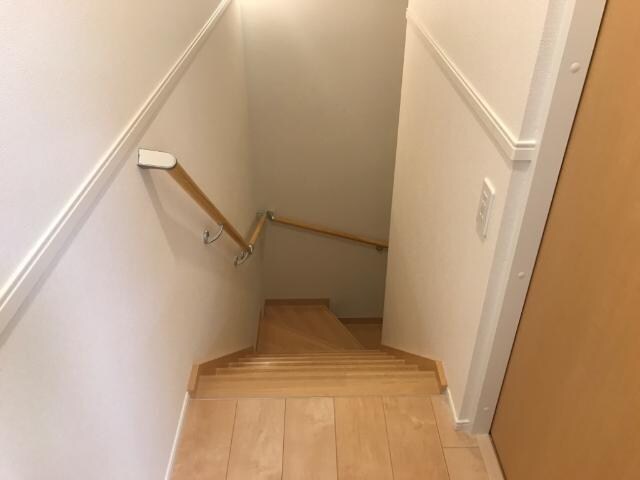 物件内観写真21　(階段)