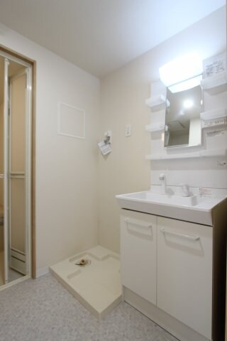 物件内観写真8　(※同室タイプの画像です。内装の色などが異なる場合があります。)