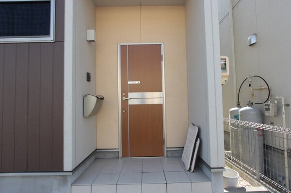 玄関(毎日通る玄関はこちらです)